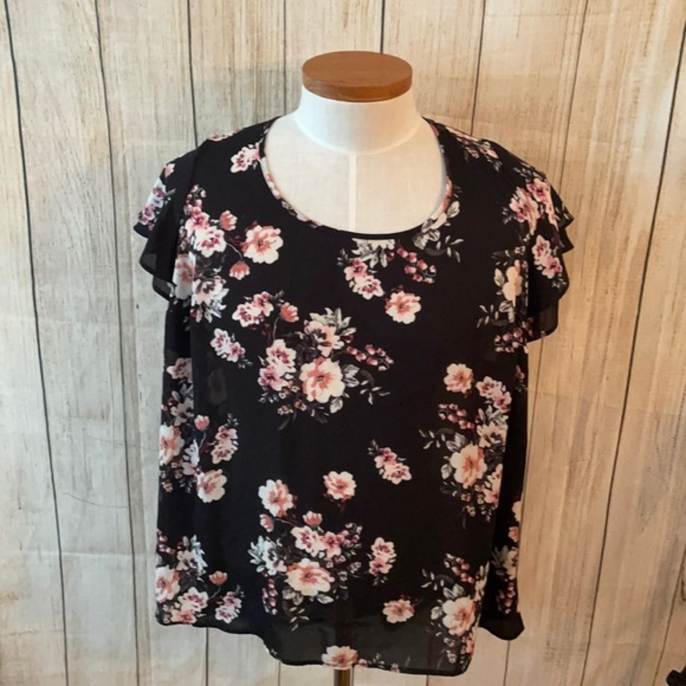 Torrid Black Flowered Blouse 100% Polyester Size 1 - image 1